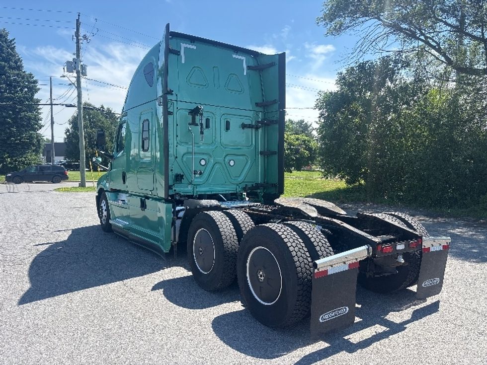 Sleeper Tractor-Heavy Duty Tractors-Freightliner-2023-T12664ST-Ottawa-ON-1,340,585\n\t\tkm-$ 67,750 - Image 5