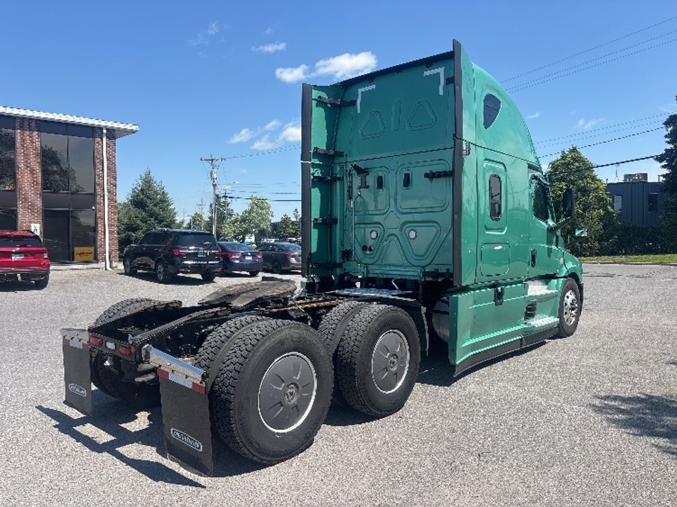 Sleeper Tractor-Heavy Duty Tractors-Freightliner-2023-T12664ST-Ottawa-ON-1,340,585\n\t\tkm-$ 67,750 - Image 7