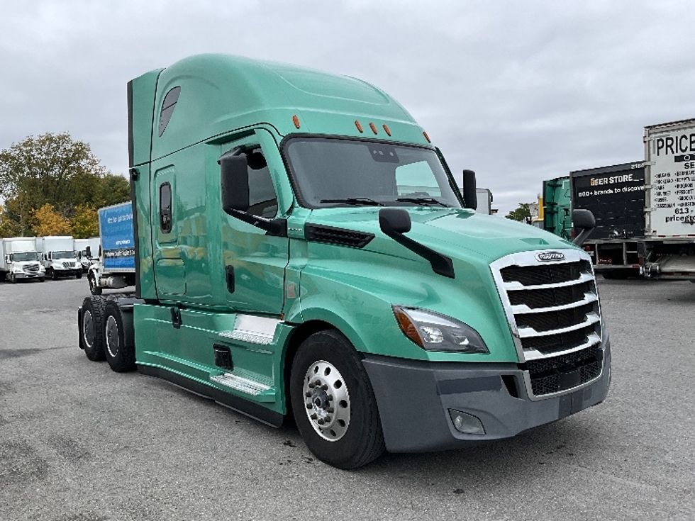 Sleeper Tractor-Heavy Duty Tractors-Freightliner-2023-T12664ST-Ottawa-ON-1,362,730\n\t\tkm-$ 66,750 - Image 1
