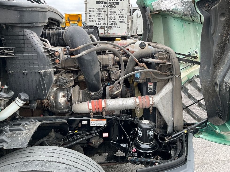 Sleeper Tractor-Heavy Duty Tractors-Freightliner-2023-T12664ST-Ottawa-ON-1,362,730\n\t\tkm-$ 66,750 - Image 20