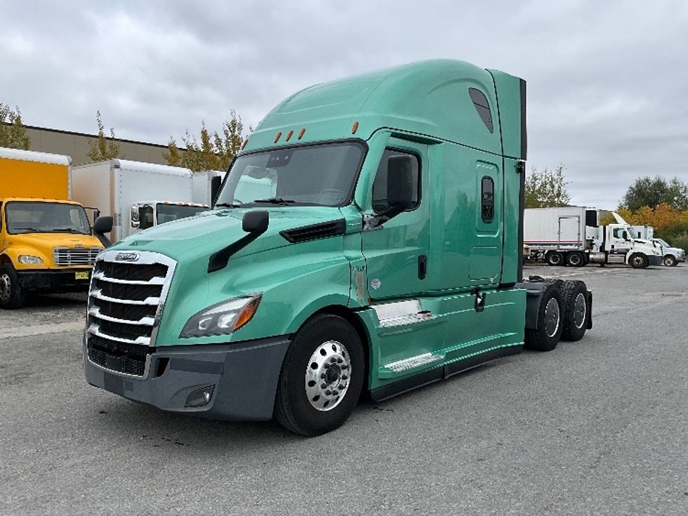 Sleeper Tractor-Heavy Duty Tractors-Freightliner-2023-T12664ST-Ottawa-ON-1,362,730\n\t\tkm-$ 66,750 - Image 3
