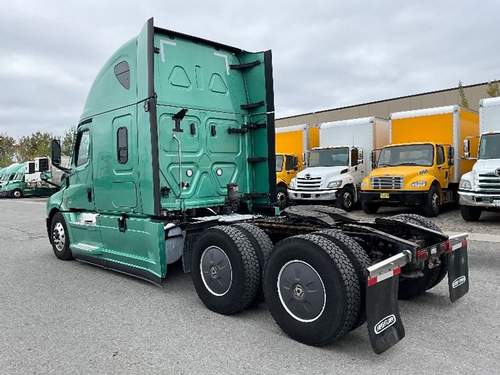 Sleeper Tractor-Heavy Duty Tractors-Freightliner-2023-T12664ST-Ottawa-ON-1,362,730\n\t\tkm-$ 66,750 - Image 5