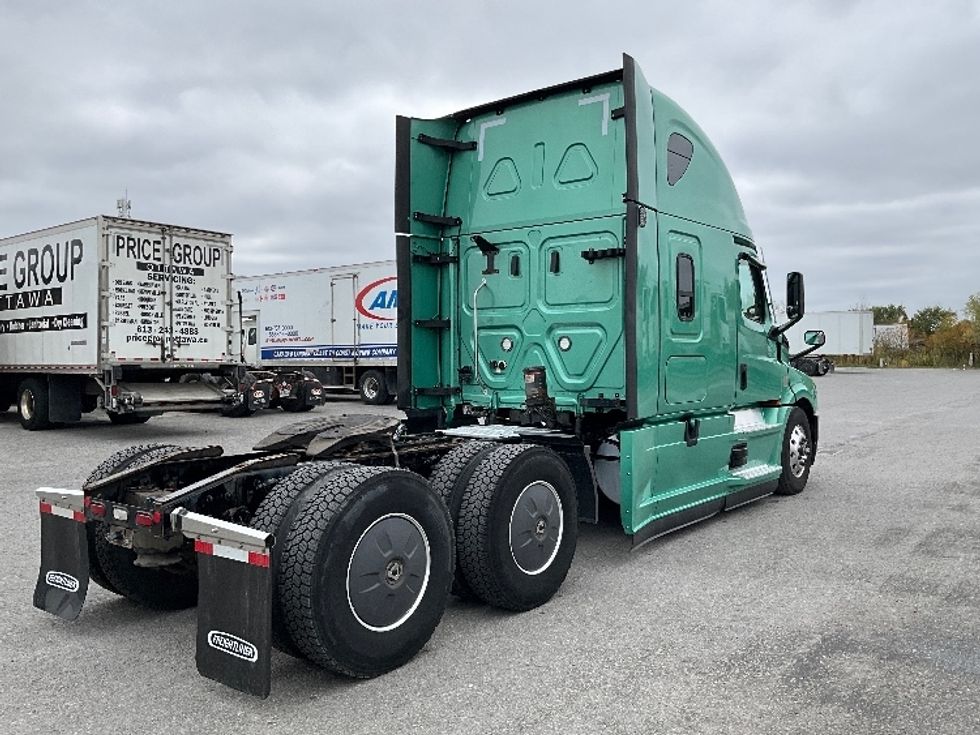 Sleeper Tractor-Heavy Duty Tractors-Freightliner-2023-T12664ST-Ottawa-ON-1,362,730\n\t\tkm-$ 66,750 - Image 7