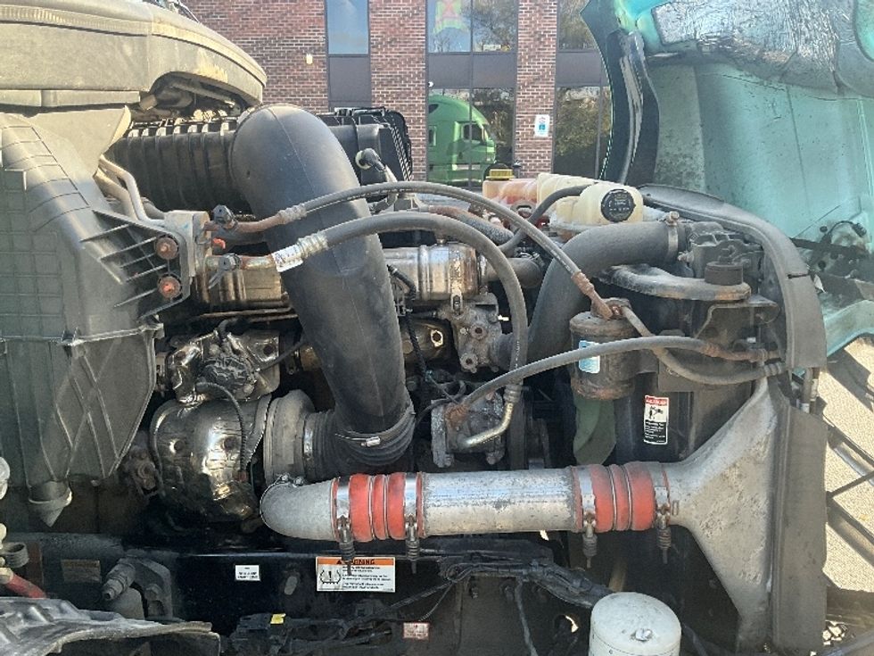 Sleeper Tractor-Heavy Duty Tractors-Freightliner-2023-T12664ST-Ottawa-ON-1,364,350\n\t\tkm-$ 66,500 - Image 20