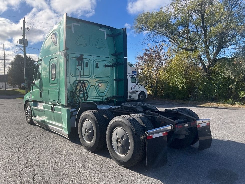 Sleeper Tractor-Heavy Duty Tractors-Freightliner-2023-T12664ST-Ottawa-ON-1,364,350\n\t\tkm-$ 66,500 - Image 5