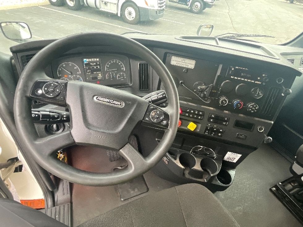 Sleeper Tractor-Heavy Duty Tractors-Freightliner-2023-T12664ST-Parsippany-NJ-812,124\n\t\tmiles-$ 52,000 - Image 11