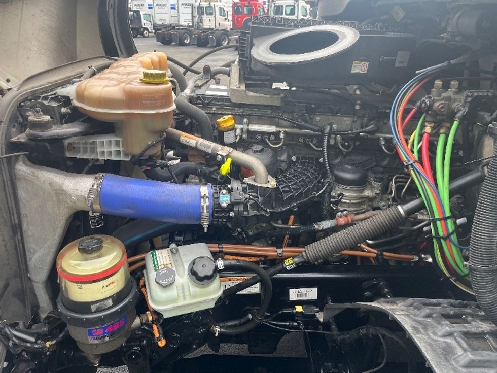 Sleeper Tractor-Heavy Duty Tractors-Freightliner-2023-T12664ST-Parsippany-NJ-812,124\n\t\tmiles-$ 52,000 - Image 21