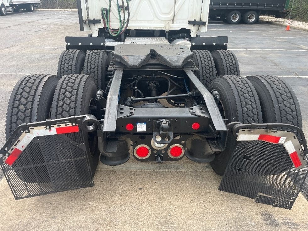 Sleeper Tractor-Heavy Duty Tractors-Freightliner-2023-T12664ST-Parsippany-NJ-812,124\n\t\tmiles-$ 52,000 - Image 6