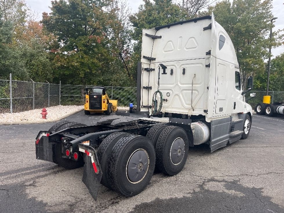 Sleeper Tractor-Heavy Duty Tractors-Freightliner-2023-T12664ST-Parsippany-NJ-812,124\n\t\tmiles-$ 52,000 - Image 7