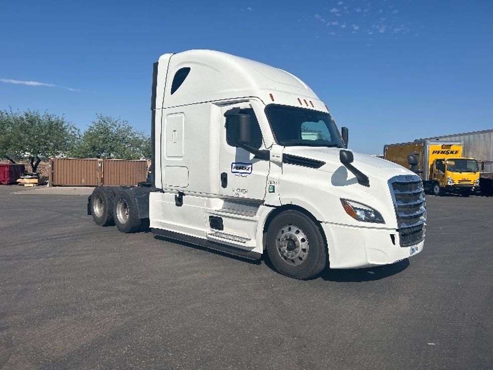 Sleeper Tractor-Heavy Duty Tractors-Freightliner-2023-T12664ST-Phoenix-AZ-374,829\n\t\tmiles-$ 101,000 - Image 1