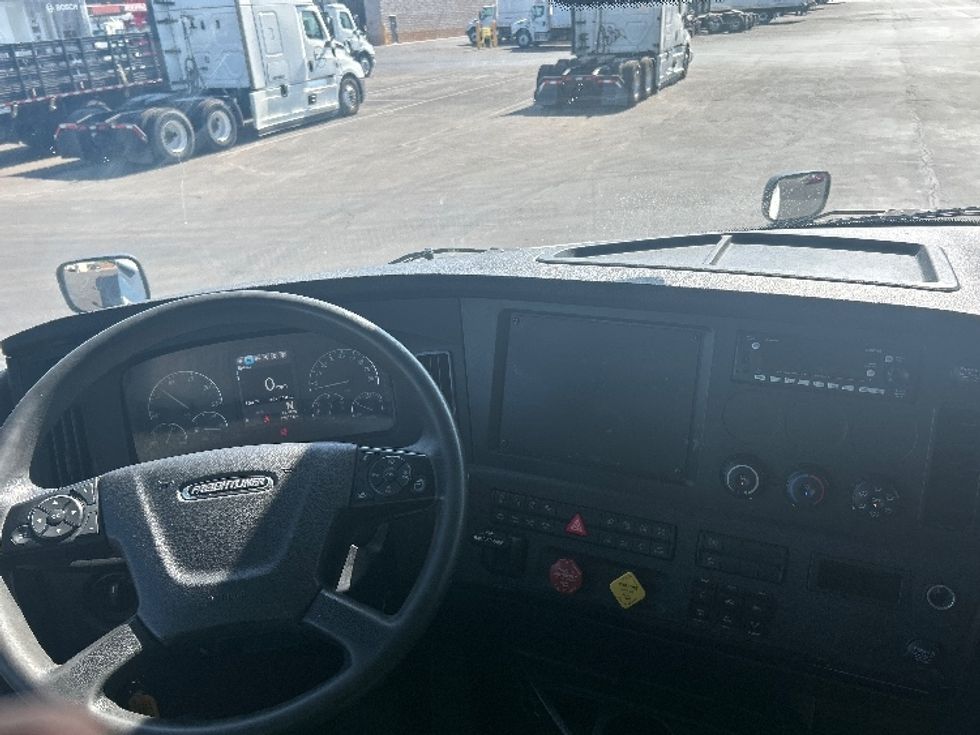 Sleeper Tractor-Heavy Duty Tractors-Freightliner-2023-T12664ST-Phoenix-AZ-374,829\n\t\tmiles-$ 101,000 - Image 11