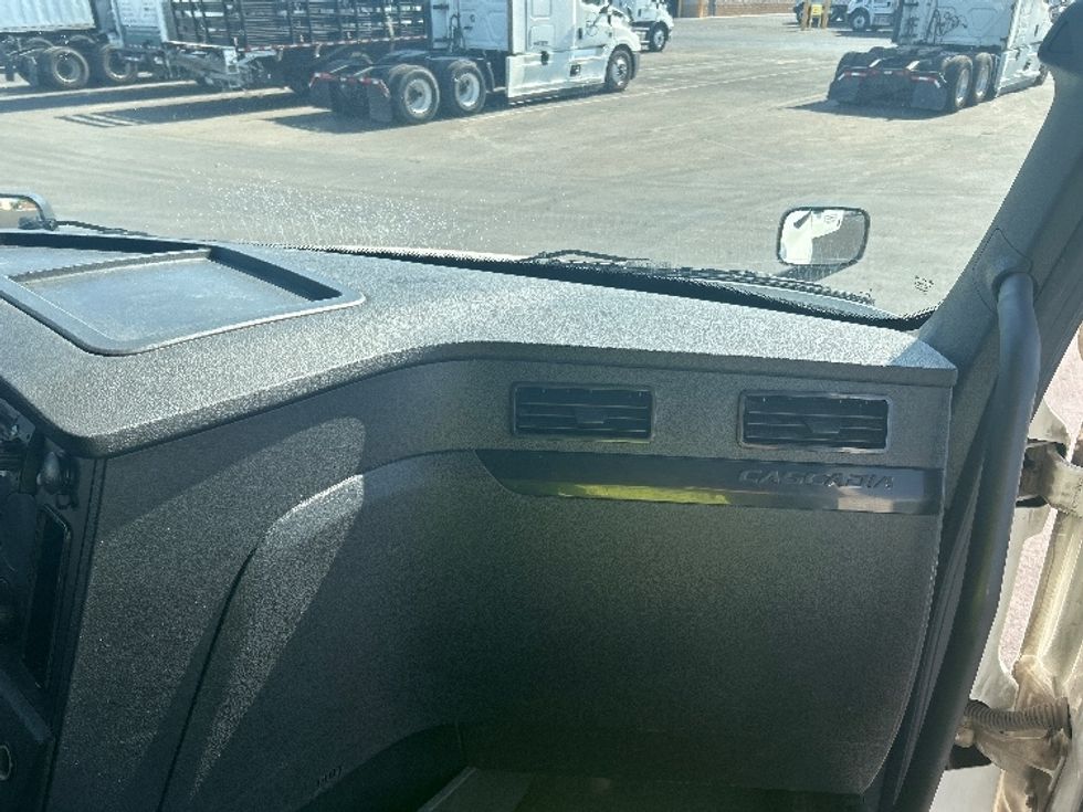 Sleeper Tractor-Heavy Duty Tractors-Freightliner-2023-T12664ST-Phoenix-AZ-374,829\n\t\tmiles-$ 101,000 - Image 14