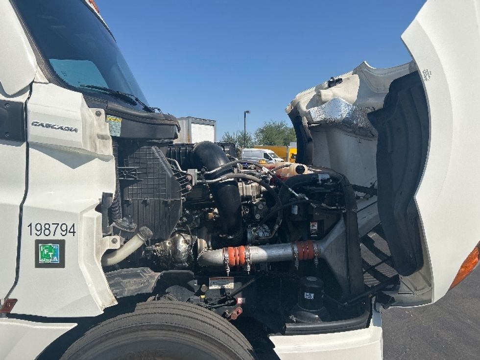 Sleeper Tractor-Heavy Duty Tractors-Freightliner-2023-T12664ST-Phoenix-AZ-374,829\n\t\tmiles-$ 101,000 - Image 20