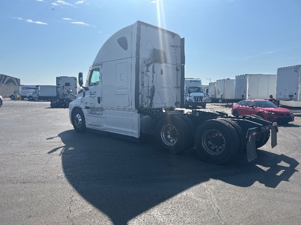 Sleeper Tractor-Heavy Duty Tractors-Freightliner-2023-T12664ST-Phoenix-AZ-374,829\n\t\tmiles-$ 101,000 - Image 5