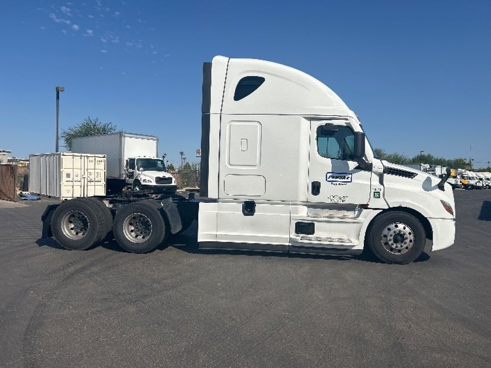 Sleeper Tractor-Heavy Duty Tractors-Freightliner-2023-T12664ST-Phoenix-AZ-374,829\n\t\tmiles-$ 101,000 - Image 8