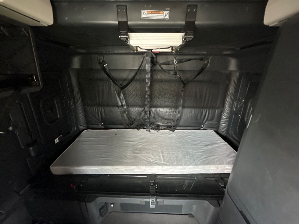 Sleeper Tractor-Heavy Duty Tractors-Freightliner-2023-T12664ST-Phoenix-AZ-585,145\n\t\tmiles-$ 70,000 - Image 16