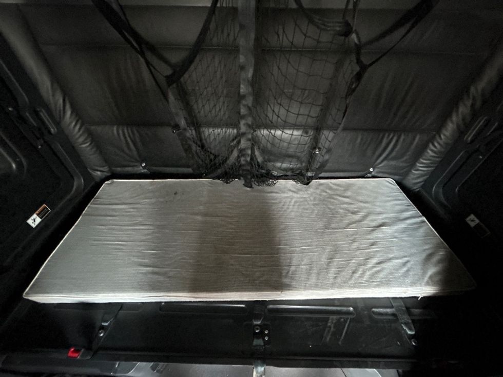 Sleeper Tractor-Heavy Duty Tractors-Freightliner-2023-T12664ST-Phoenix-AZ-585,145\n\t\tmiles-$ 70,000 - Image 17