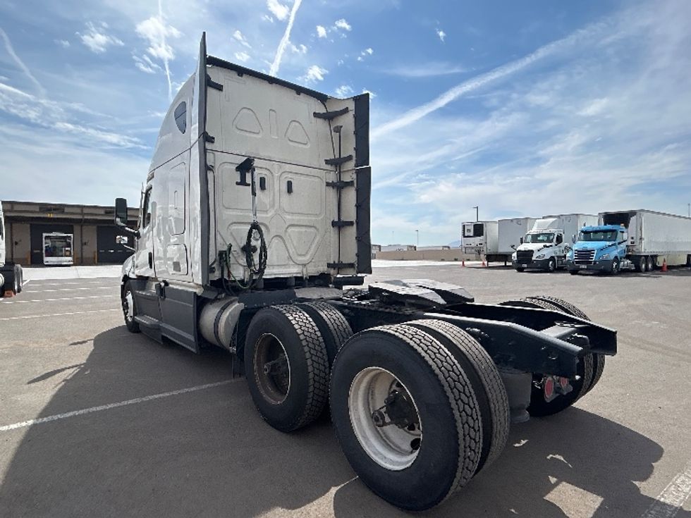 Sleeper Tractor-Heavy Duty Tractors-Freightliner-2023-T12664ST-Phoenix-AZ-585,145\n\t\tmiles-$ 70,000 - Image 5