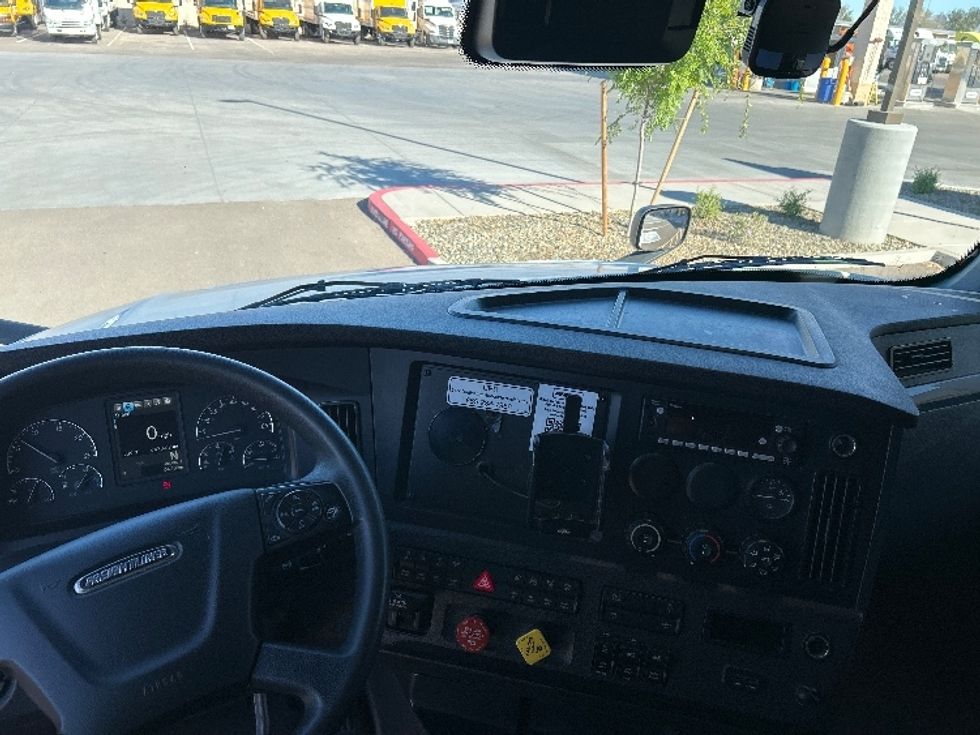 Sleeper Tractor-Heavy Duty Tractors-Freightliner-2023-T12664ST-Phoenix-AZ-647,490\n\t\tmiles-$ 62,250 - Image 11