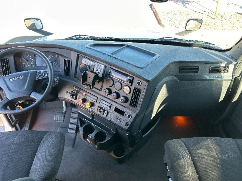 Sleeper Tractor-Heavy Duty Tractors-Freightliner-2023-T12664ST-Phoenix-AZ-647,490\n\t\tmiles-$ 62,250 - Image 12