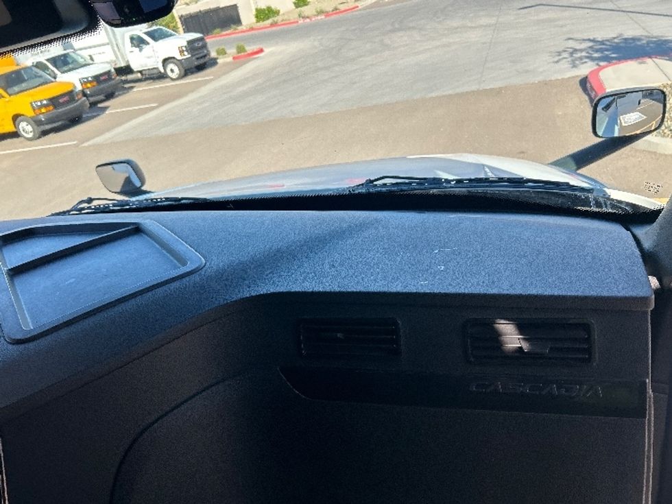 Sleeper Tractor-Heavy Duty Tractors-Freightliner-2023-T12664ST-Phoenix-AZ-647,490\n\t\tmiles-$ 62,250 - Image 14