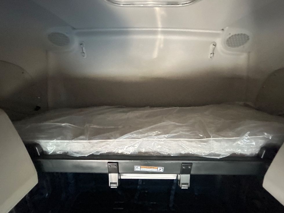 Sleeper Tractor-Heavy Duty Tractors-Freightliner-2023-T12664ST-Phoenix-AZ-647,490\n\t\tmiles-$ 62,250 - Image 17