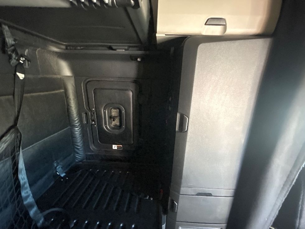 Sleeper Tractor-Heavy Duty Tractors-Freightliner-2023-T12664ST-Phoenix-AZ-647,490\n\t\tmiles-$ 62,250 - Image 18