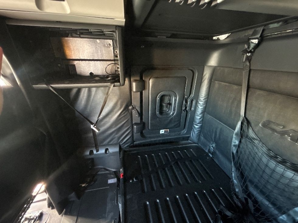 Sleeper Tractor-Heavy Duty Tractors-Freightliner-2023-T12664ST-Phoenix-AZ-647,490\n\t\tmiles-$ 62,250 - Image 19