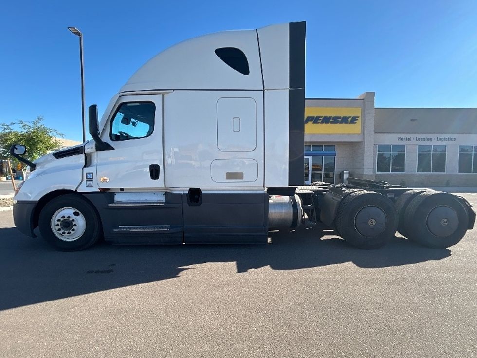 Sleeper Tractor-Heavy Duty Tractors-Freightliner-2023-T12664ST-Phoenix-AZ-647,490\n\t\tmiles-$ 62,250 - Image 4