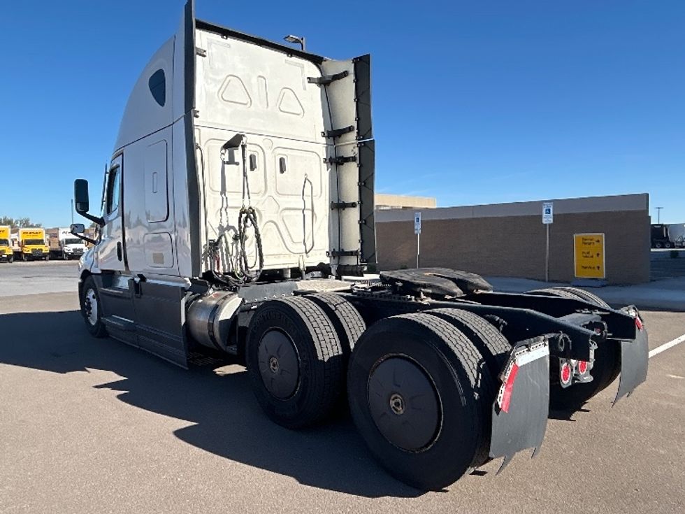 Sleeper Tractor-Heavy Duty Tractors-Freightliner-2023-T12664ST-Phoenix-AZ-647,490\n\t\tmiles-$ 62,250 - Image 5