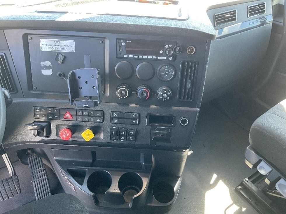 Sleeper Tractor-Heavy Duty Tractors-Freightliner-2023-T12664ST-Phoenix-AZ-658,219\n\t\tmiles-$ 61,000 - Image 12