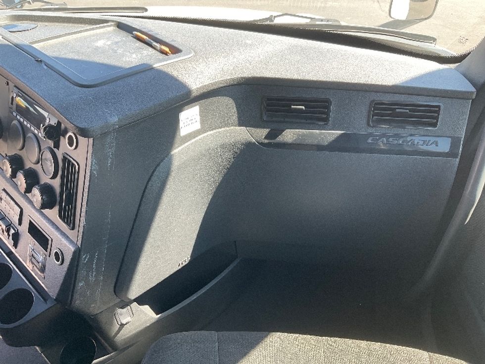 Sleeper Tractor-Heavy Duty Tractors-Freightliner-2023-T12664ST-Phoenix-AZ-658,219\n\t\tmiles-$ 61,000 - Image 14