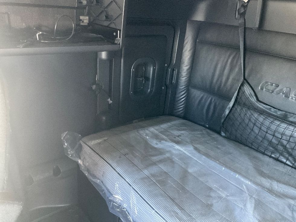 Sleeper Tractor-Heavy Duty Tractors-Freightliner-2023-T12664ST-Phoenix-AZ-658,219\n\t\tmiles-$ 61,000 - Image 18