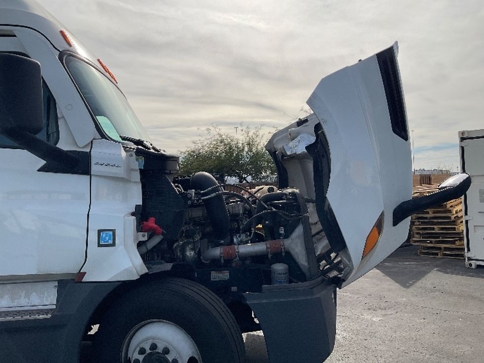 Sleeper Tractor-Heavy Duty Tractors-Freightliner-2023-T12664ST-Phoenix-AZ-658,219\n\t\tmiles-$ 61,000 - Image 20