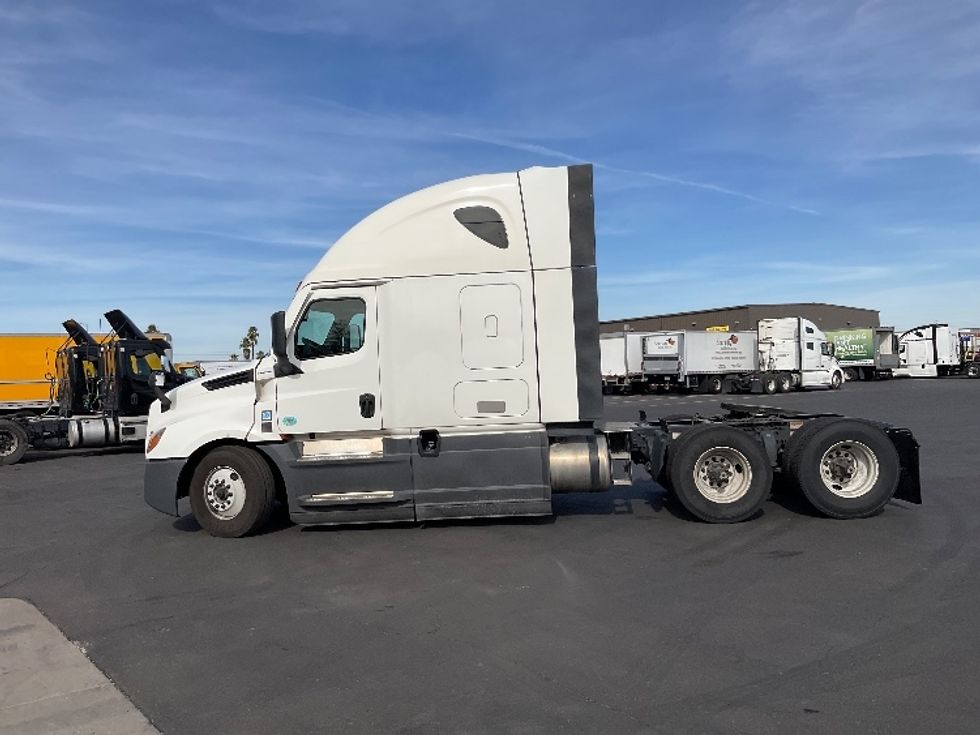 Sleeper Tractor-Heavy Duty Tractors-Freightliner-2023-T12664ST-Phoenix-AZ-658,219\n\t\tmiles-$ 61,000 - Image 4