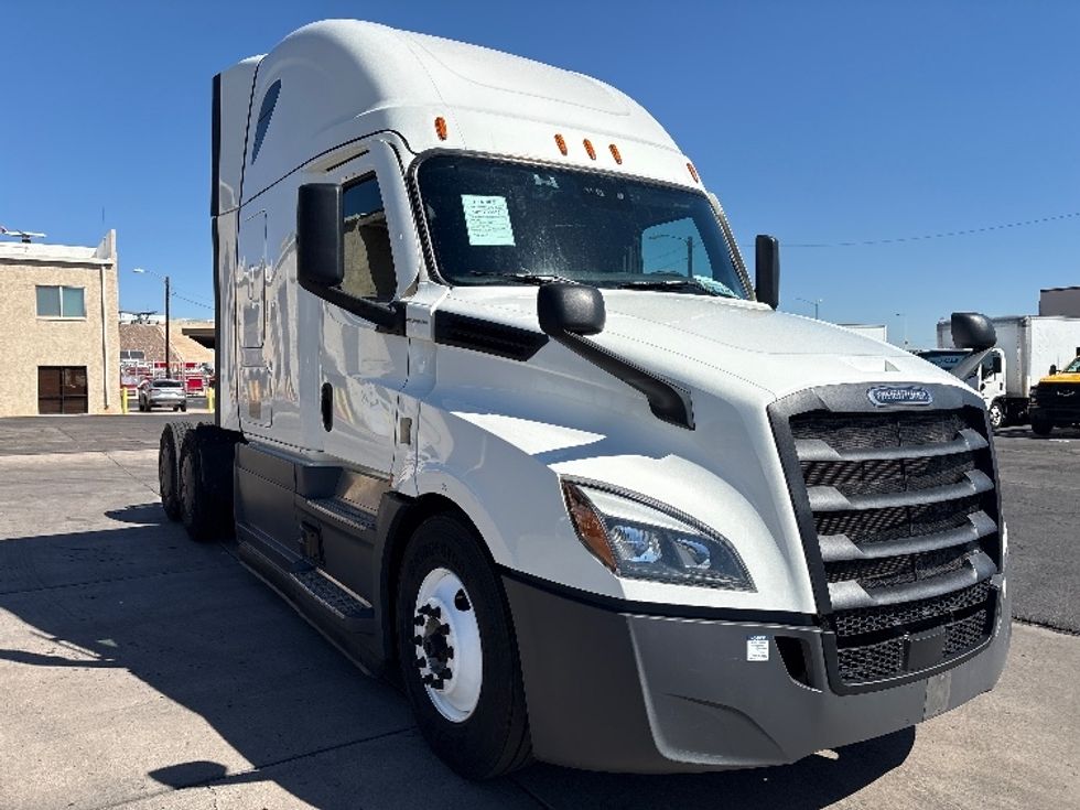 Sleeper Tractor-Heavy Duty Tractors-Freightliner-2023-T12664ST-Phoenix-AZ-665,722\n\t\tmiles-$ 60,250 - Image 1