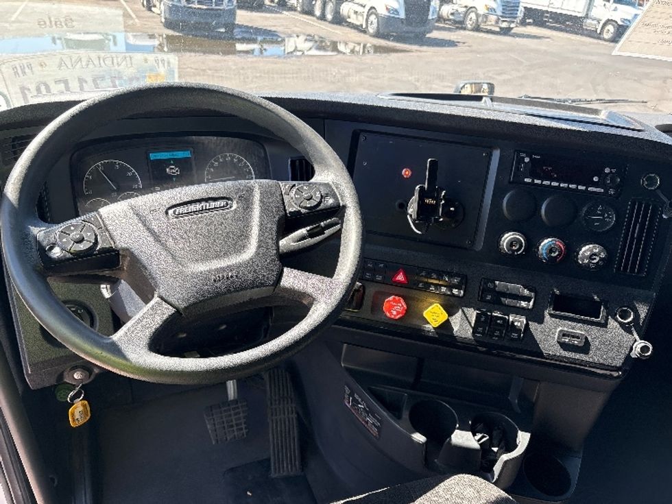 Sleeper Tractor-Heavy Duty Tractors-Freightliner-2023-T12664ST-Phoenix-AZ-665,722\n\t\tmiles-$ 60,250 - Image 11