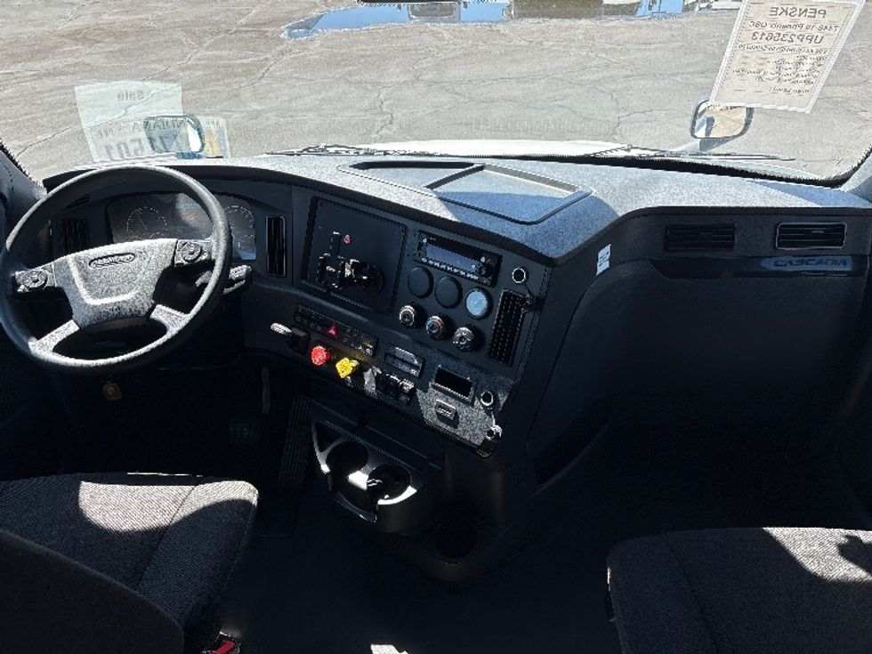 Sleeper Tractor-Heavy Duty Tractors-Freightliner-2023-T12664ST-Phoenix-AZ-665,722\n\t\tmiles-$ 60,250 - Image 12