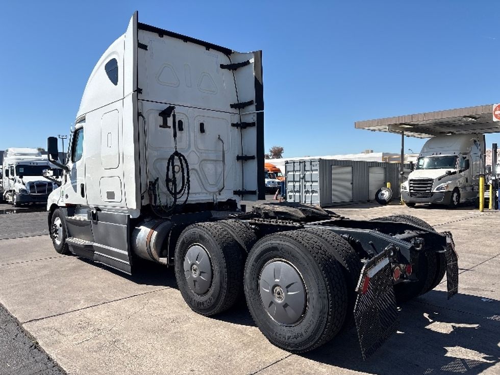 Sleeper Tractor-Heavy Duty Tractors-Freightliner-2023-T12664ST-Phoenix-AZ-665,722\n\t\tmiles-$ 60,250 - Image 5
