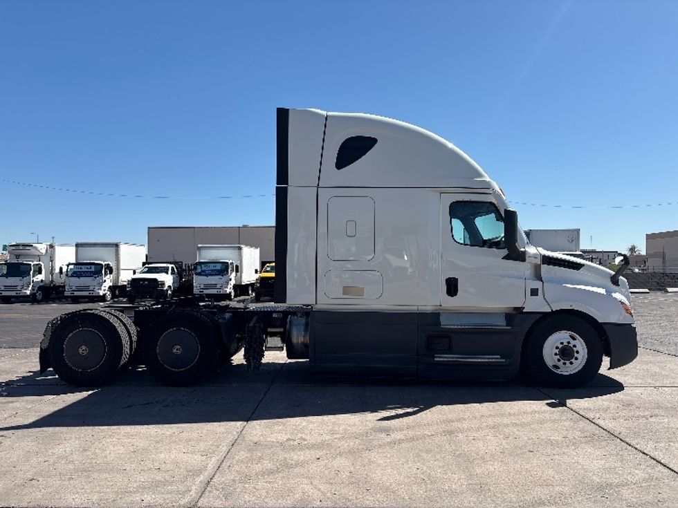 Sleeper Tractor-Heavy Duty Tractors-Freightliner-2023-T12664ST-Phoenix-AZ-665,722\n\t\tmiles-$ 60,250 - Image 8