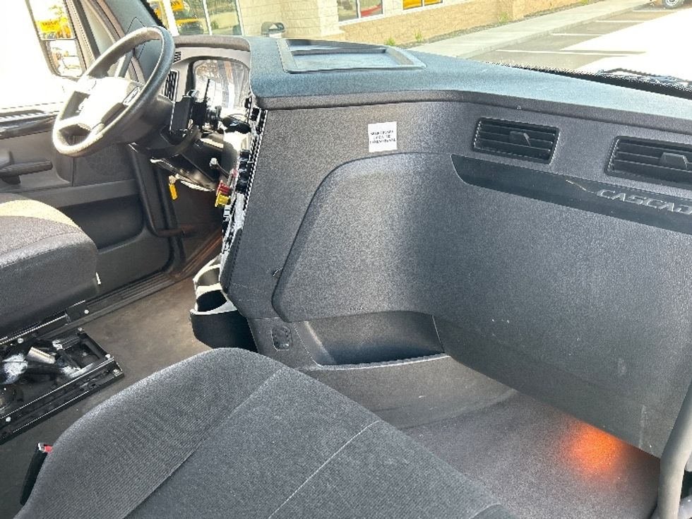 Sleeper Tractor-Heavy Duty Tractors-Freightliner-2023-T12664ST-Phoenix-AZ-748,364\n\t\tmiles-$ 51,750 - Image 15