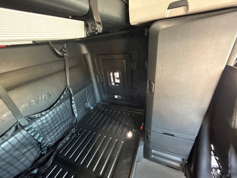 Sleeper Tractor-Heavy Duty Tractors-Freightliner-2023-T12664ST-Phoenix-AZ-748,364\n\t\tmiles-$ 51,750 - Image 18