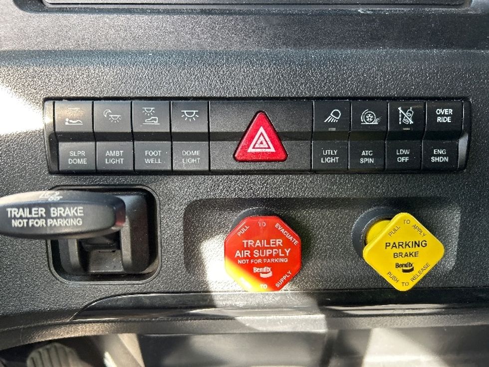 Sleeper Tractor-Heavy Duty Tractors-Freightliner-2023-T12664ST-Phoenix-AZ-748,364\n\t\tmiles-$ 51,750 - Image 22