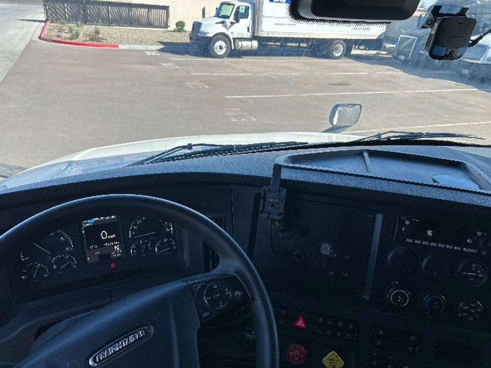 Sleeper Tractor-Heavy Duty Tractors-Freightliner-2023-T12664ST-Phoenix-AZ-751,287\n\t\tmiles-$ 51,250 - Image 11