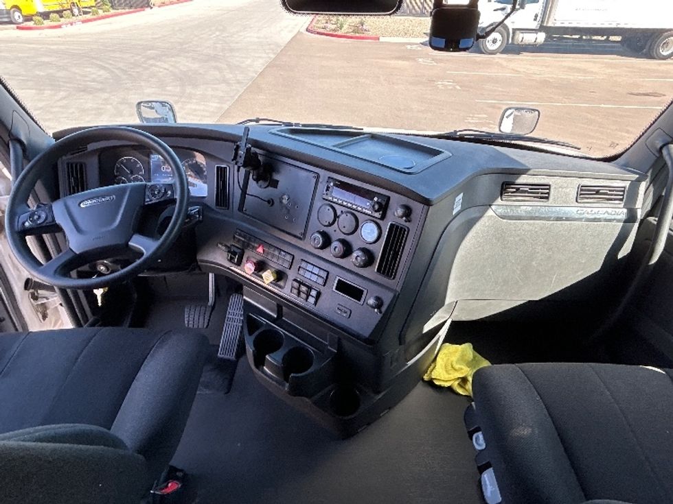 Sleeper Tractor-Heavy Duty Tractors-Freightliner-2023-T12664ST-Phoenix-AZ-751,287\n\t\tmiles-$ 51,250 - Image 12