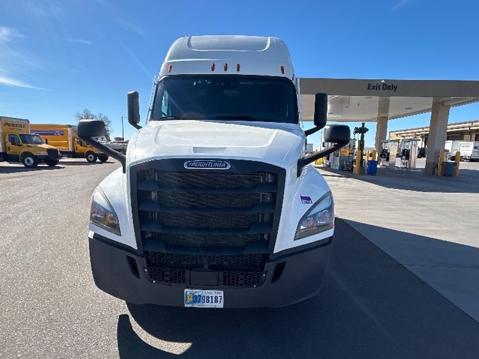 Sleeper Tractor-Heavy Duty Tractors-Freightliner-2023-T12664ST-Phoenix-AZ-751,287\n\t\tmiles-$ 51,250 - Image 2