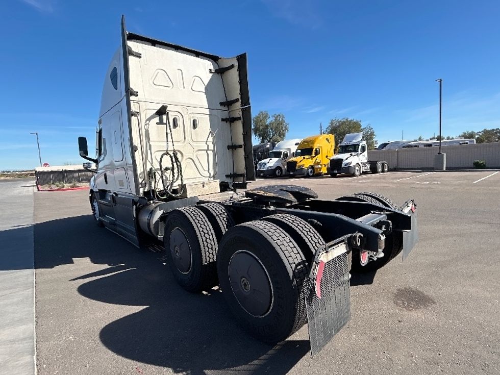 Sleeper Tractor-Heavy Duty Tractors-Freightliner-2023-T12664ST-Phoenix-AZ-751,287\n\t\tmiles-$ 51,250 - Image 5