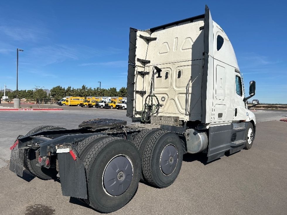 Sleeper Tractor-Heavy Duty Tractors-Freightliner-2023-T12664ST-Phoenix-AZ-751,287\n\t\tmiles-$ 51,250 - Image 7