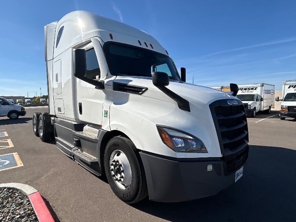 Sleeper Tractor-Heavy Duty Tractors-Freightliner-2023-T12664ST-Phoenix-AZ-761,411\n\t\tmiles-$ 50,250 - Image 1