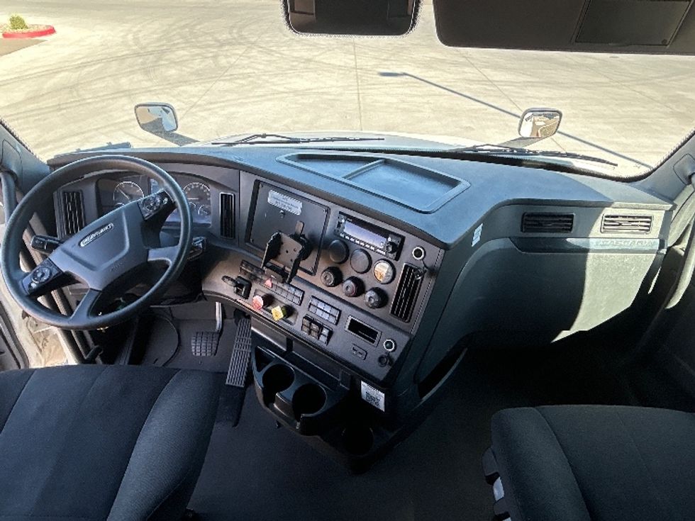 Sleeper Tractor-Heavy Duty Tractors-Freightliner-2023-T12664ST-Phoenix-AZ-761,411\n\t\tmiles-$ 50,250 - Image 12